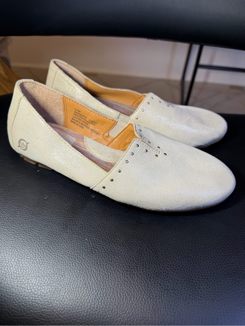Born Leather Flats Wmns sz 6.5 Like new condition!